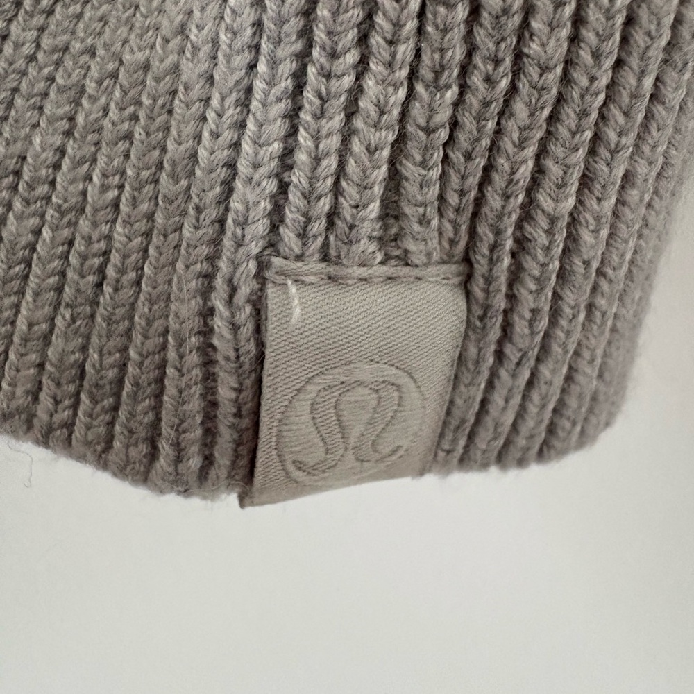 lululemon athletica Gray Crew Neck teenage athletic Sweater SZ:0 - Picture 5 of 8